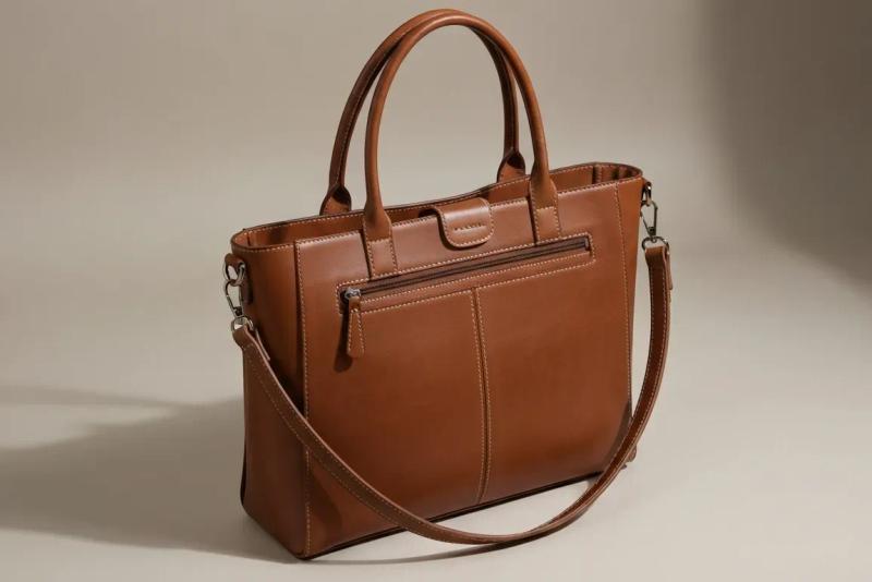 Premium Leather Tote Bags: Durability vs. Style for Women's Gifts