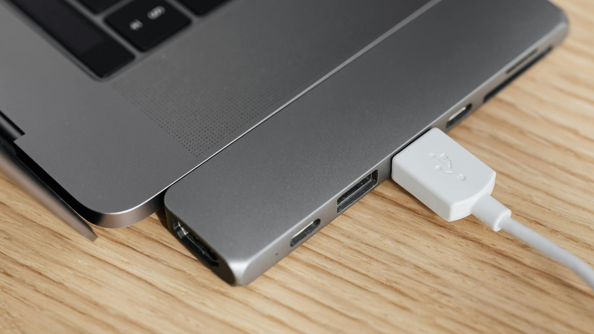 Smart Devices: Hub or Laptop Power for Your US Connection?