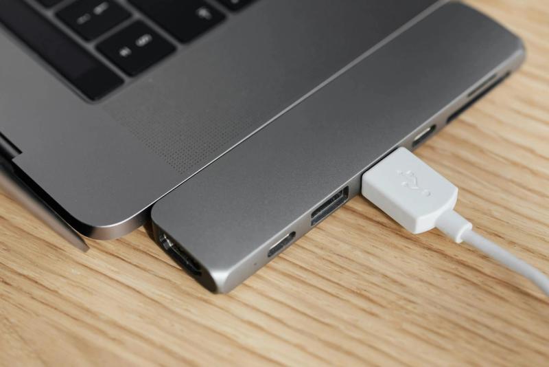 Smart Devices: Hub or Laptop Power for Your US Connection?