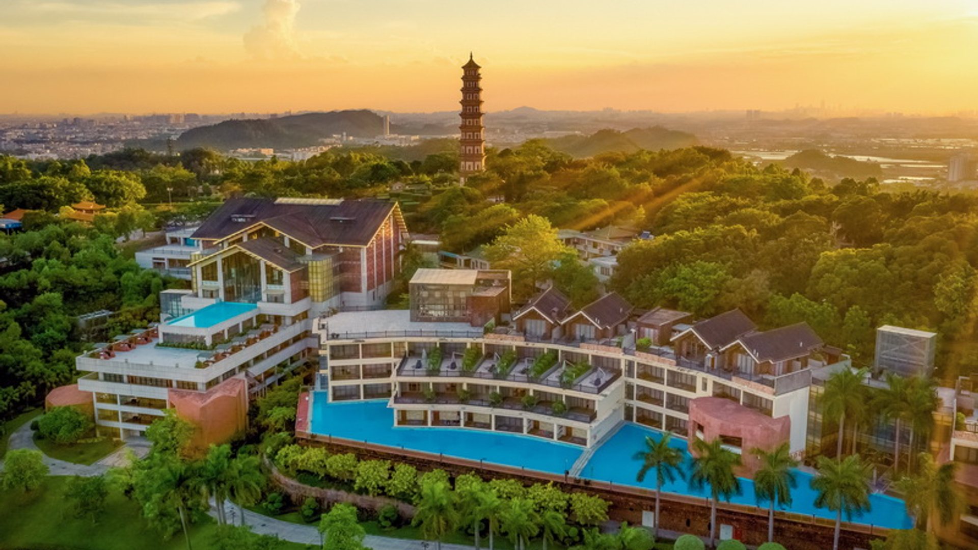 Come to Guangzhou Little House with Mountain View to experience the ultimate luxury of VERTU concierge service!
