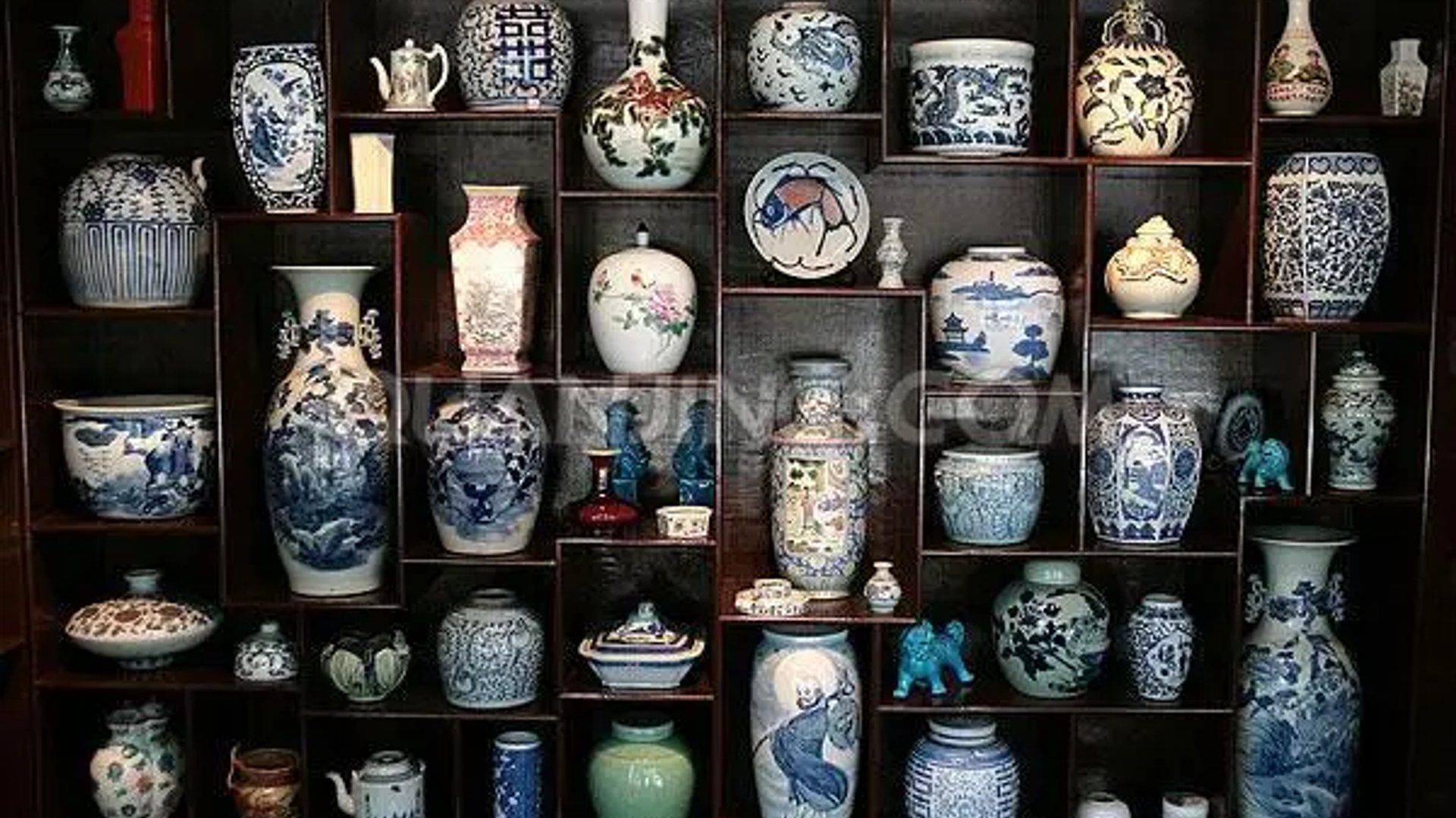 The Truth Behind the Antique Market:Unmasking Mthsand Discovering Real Value