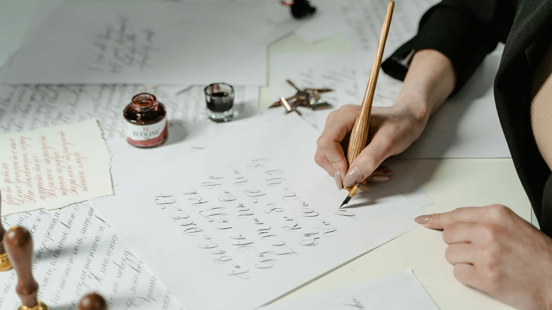 Unlock Your Writing Potential: Choosing the Right AI Writer