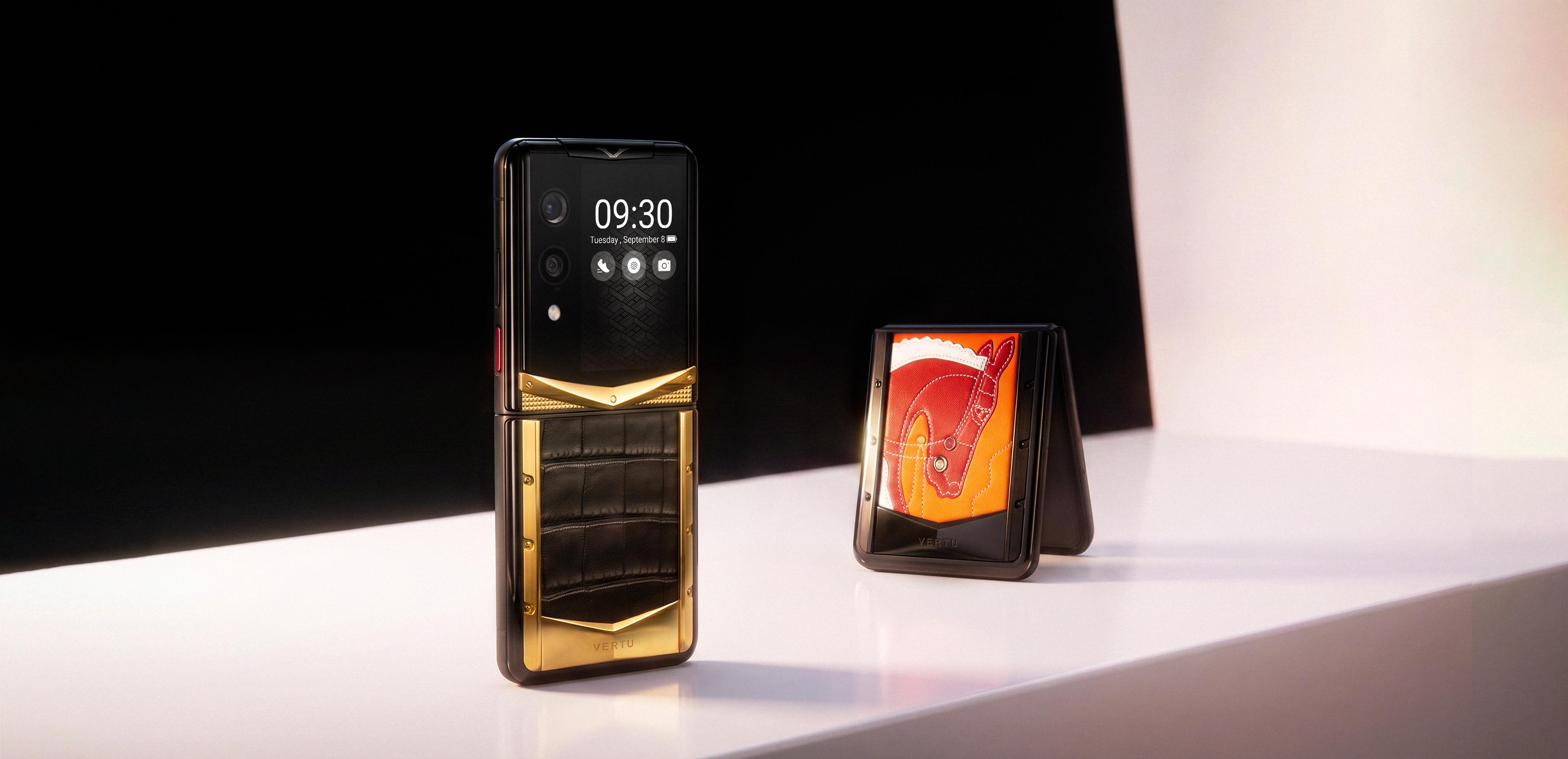 The dual-screen interface of the VERTU AlphaFold, showcasing its productivity capabilities.