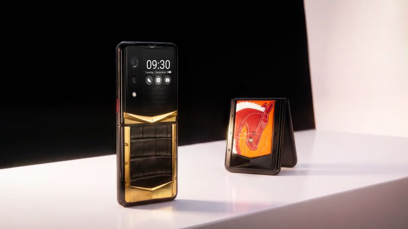 The dual-screen interface of the VERTU AlphaFold, showcasing its productivity capabilities.