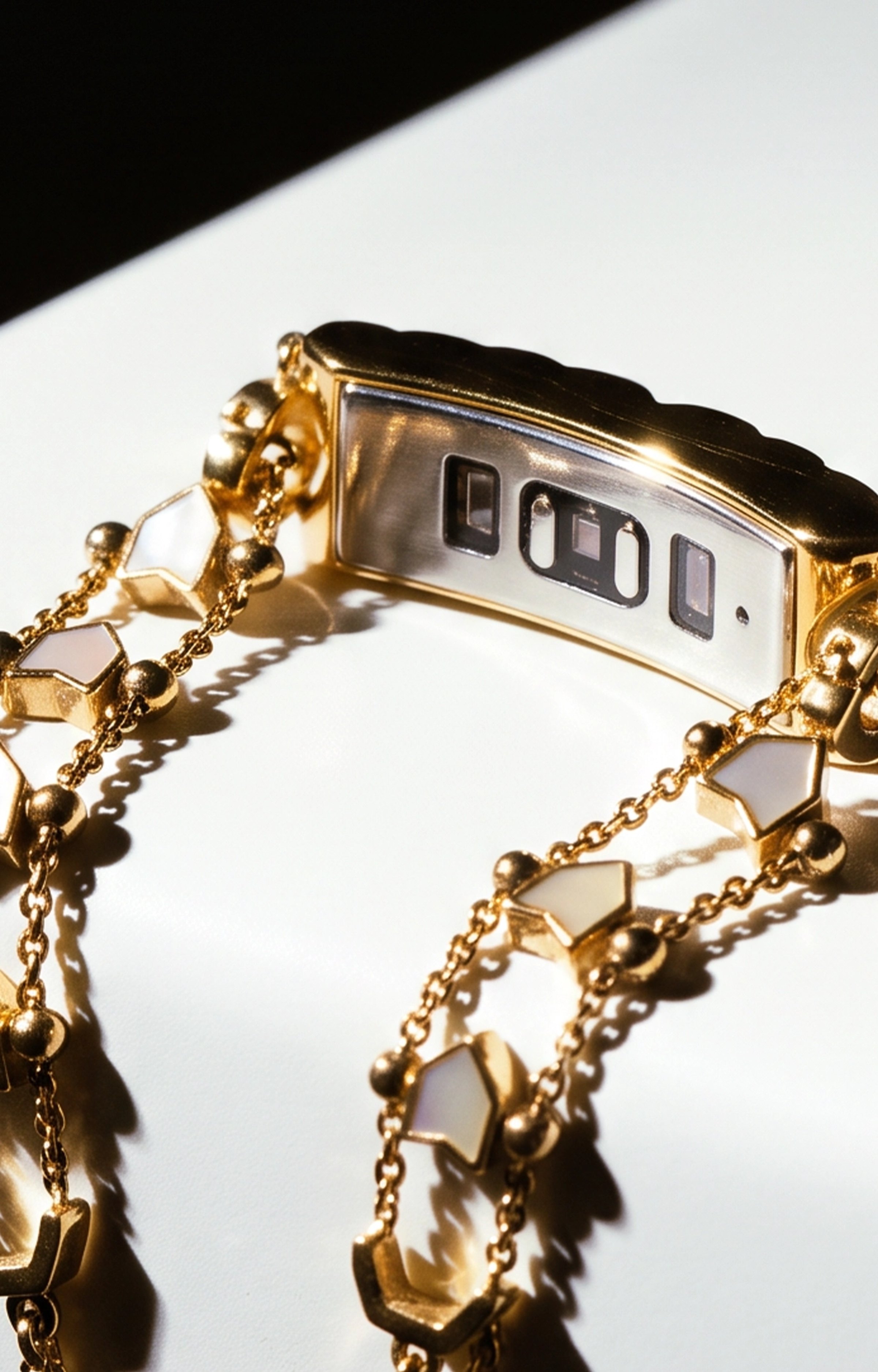 [Mirror-Polished Gold Finish]