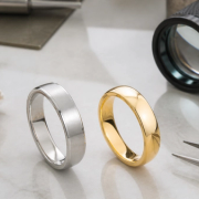 White Gold vs Yellow Gold shown as a practical comparison