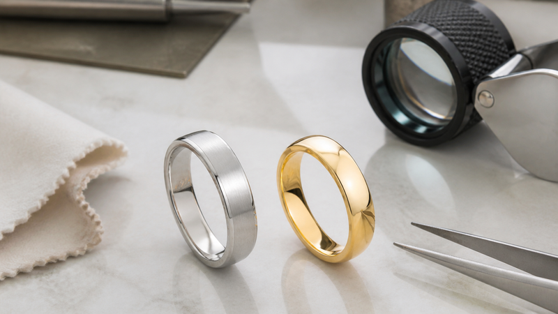 White Gold vs Yellow Gold shown as a practical comparison