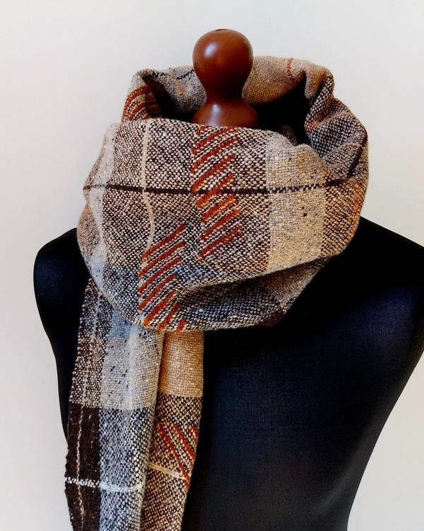 Handwoven wide merino wool shawl from the "Canvas" series. Inspired by the colours and atmosphere of the historic Gdańsk Shipyard, featuring shades of rust, brick, grey, and charcoal.