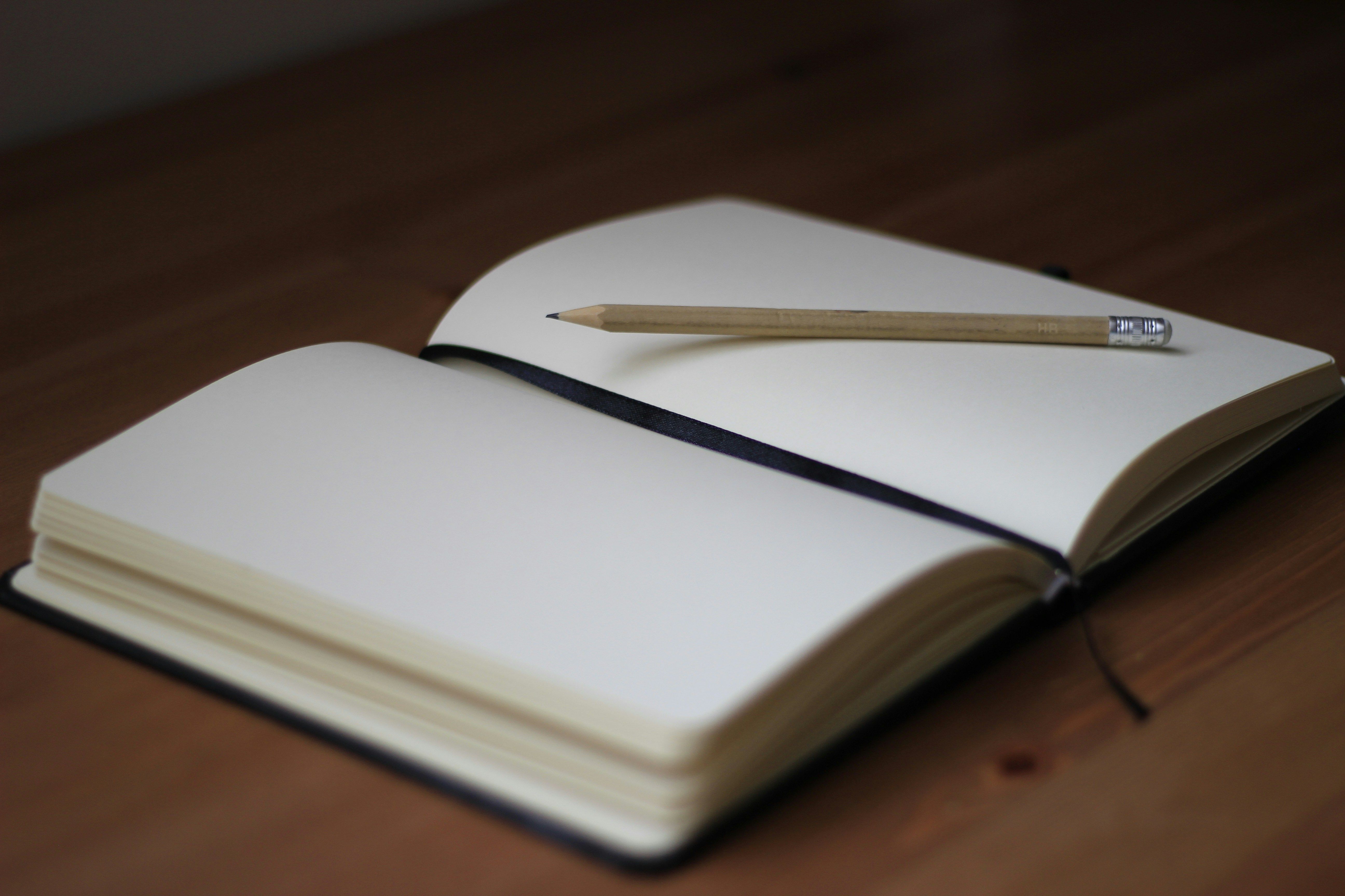 Jak journaling mění mozek: Věda, která stojí za každodenním psaním