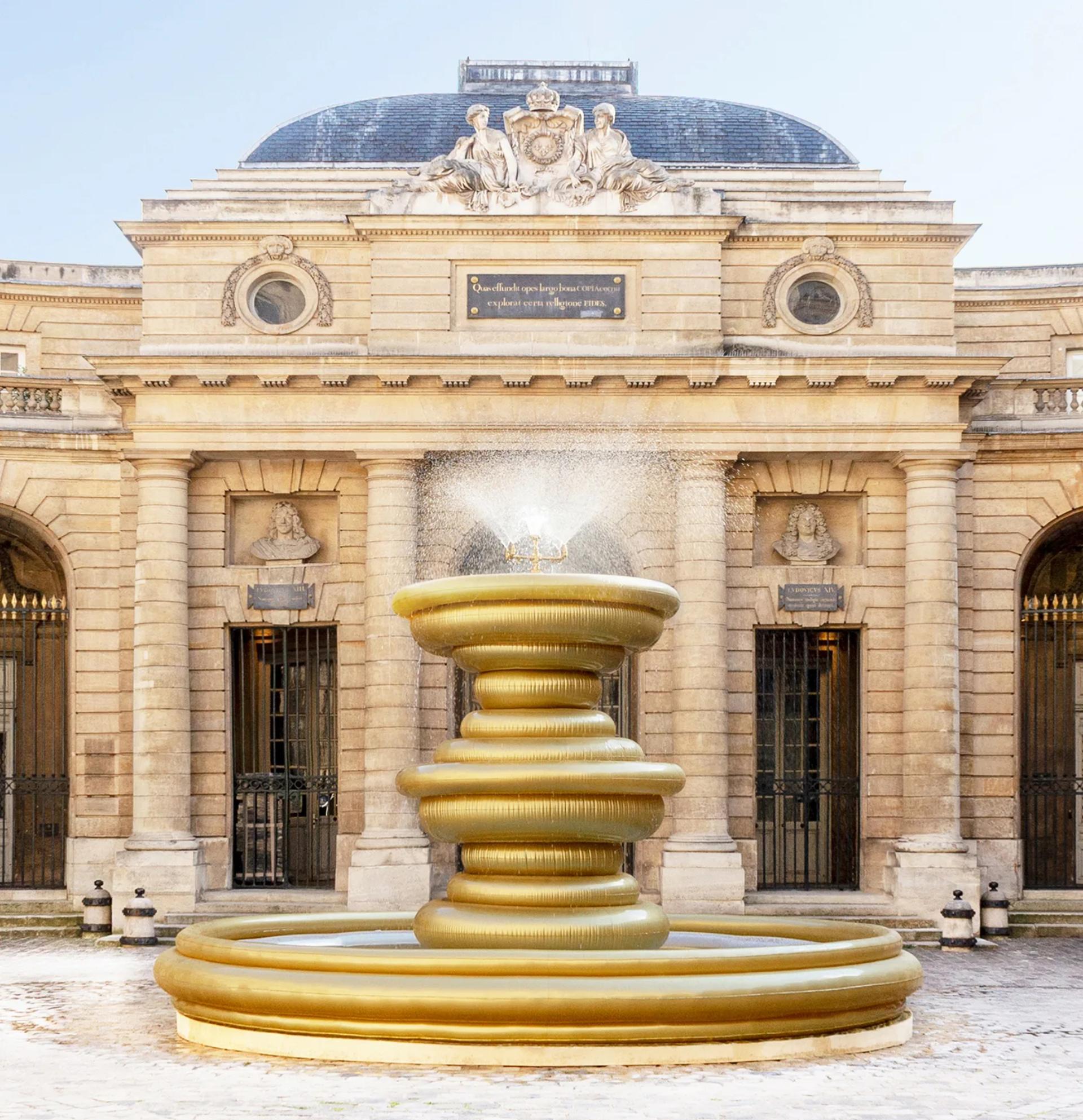 Bina Baitel, Fontaine à vœux gonflable, 2022. © Coproduction Bina Baitel / Monnaie de Paris.