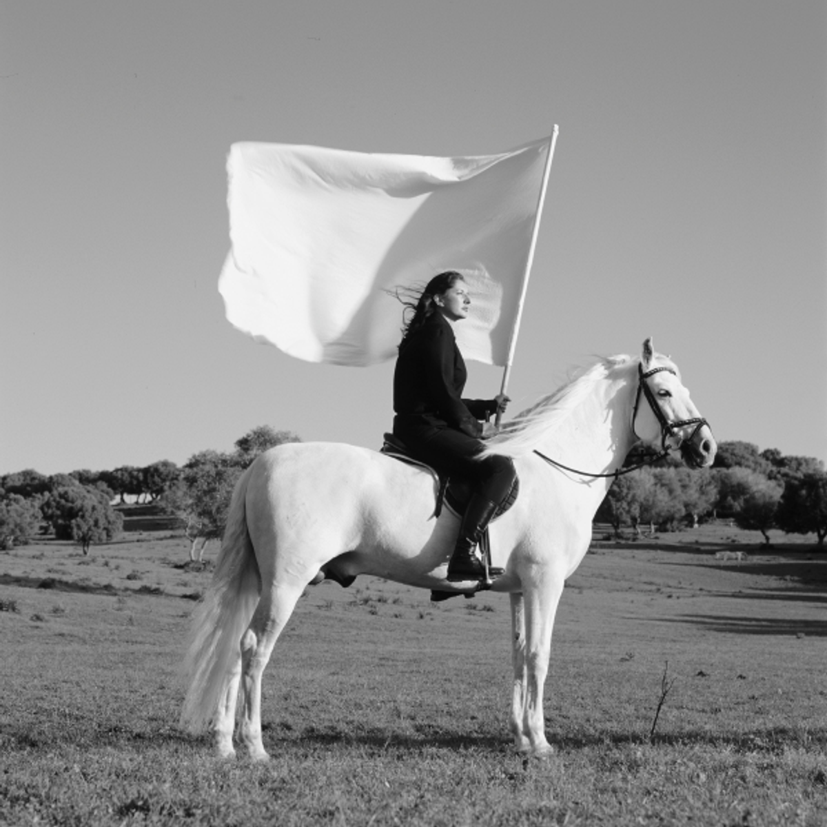 Marina Abramović, The Hero, 2001, capture de vidéo.

Courtesy des Marina Abramović Archives