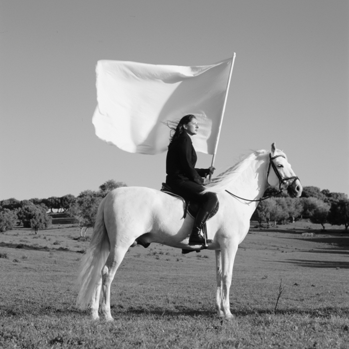Marina Abramović, The Hero, 2001, capture de vidéo.
Courtesy des Marina Abramović Archives