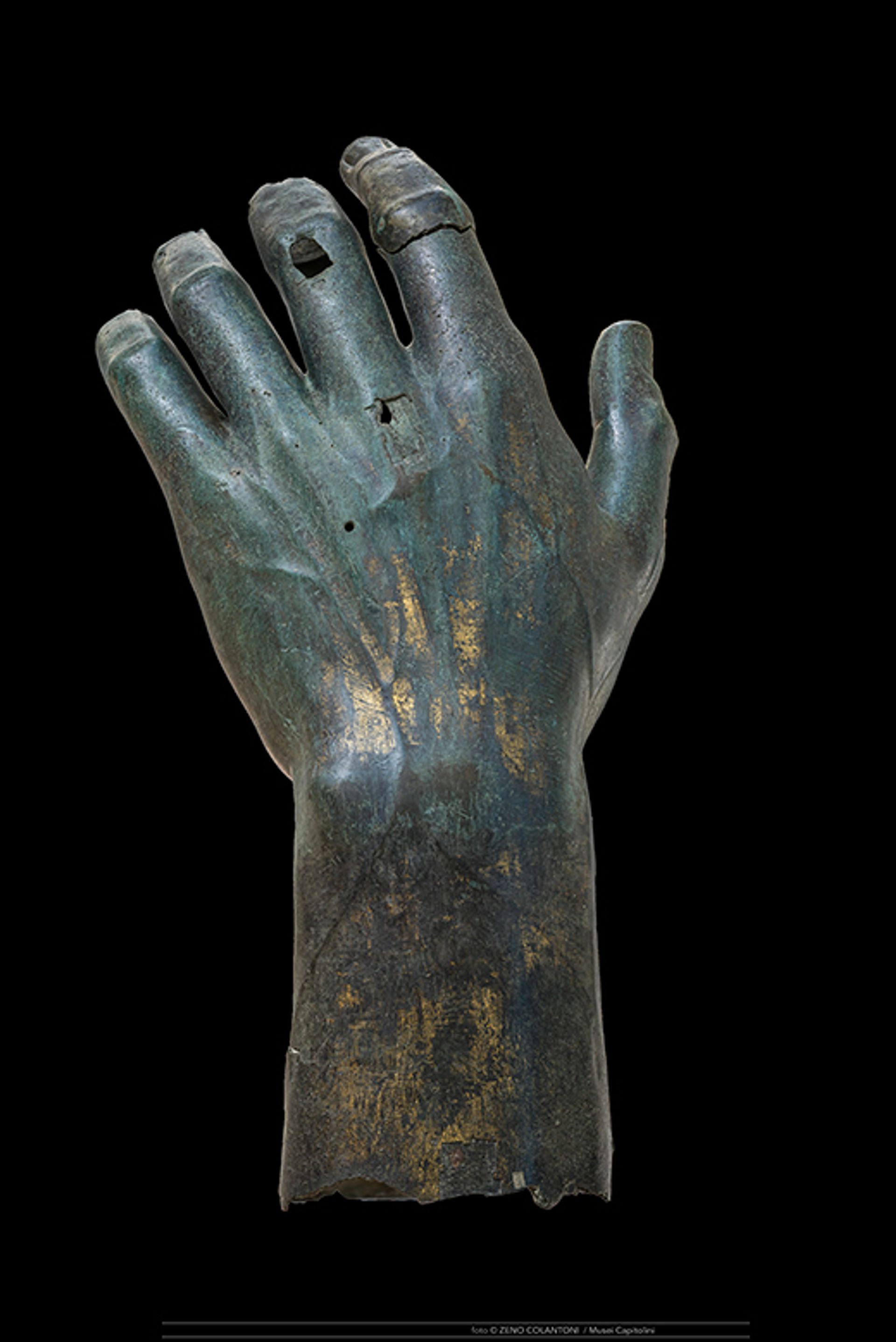 La main entière de l’empereur Constantin. © Musei Capitolini. Photo: de Zeno Colantoni