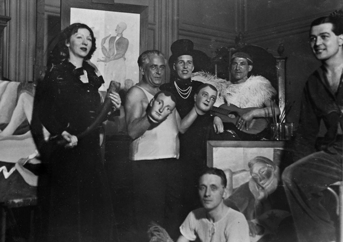Francis Picabia, Meraud Guinness Guevara, André Jullien du Breuil, Jean Martin-Roch, Olga Mohler et Gabriel Laurin chez Meraud Guinness Guevara, au 74, rue Notre-Dame-des- Champs, à Paris, janvier 1936. © D.R.