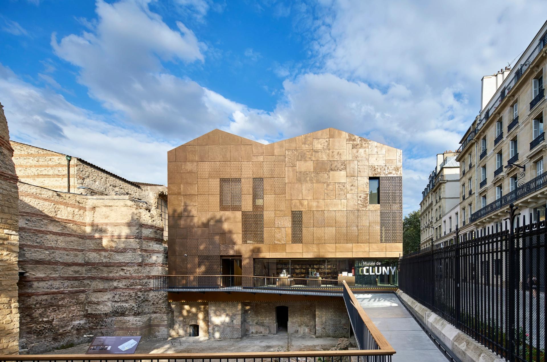 Le nouveau bâtiment d’accueil du Musée de Cluny, façade ouest, Bernard Desmoulin, architecte. © Michel Denancé/Musée de Cluny – Musée national du Moyen Âge