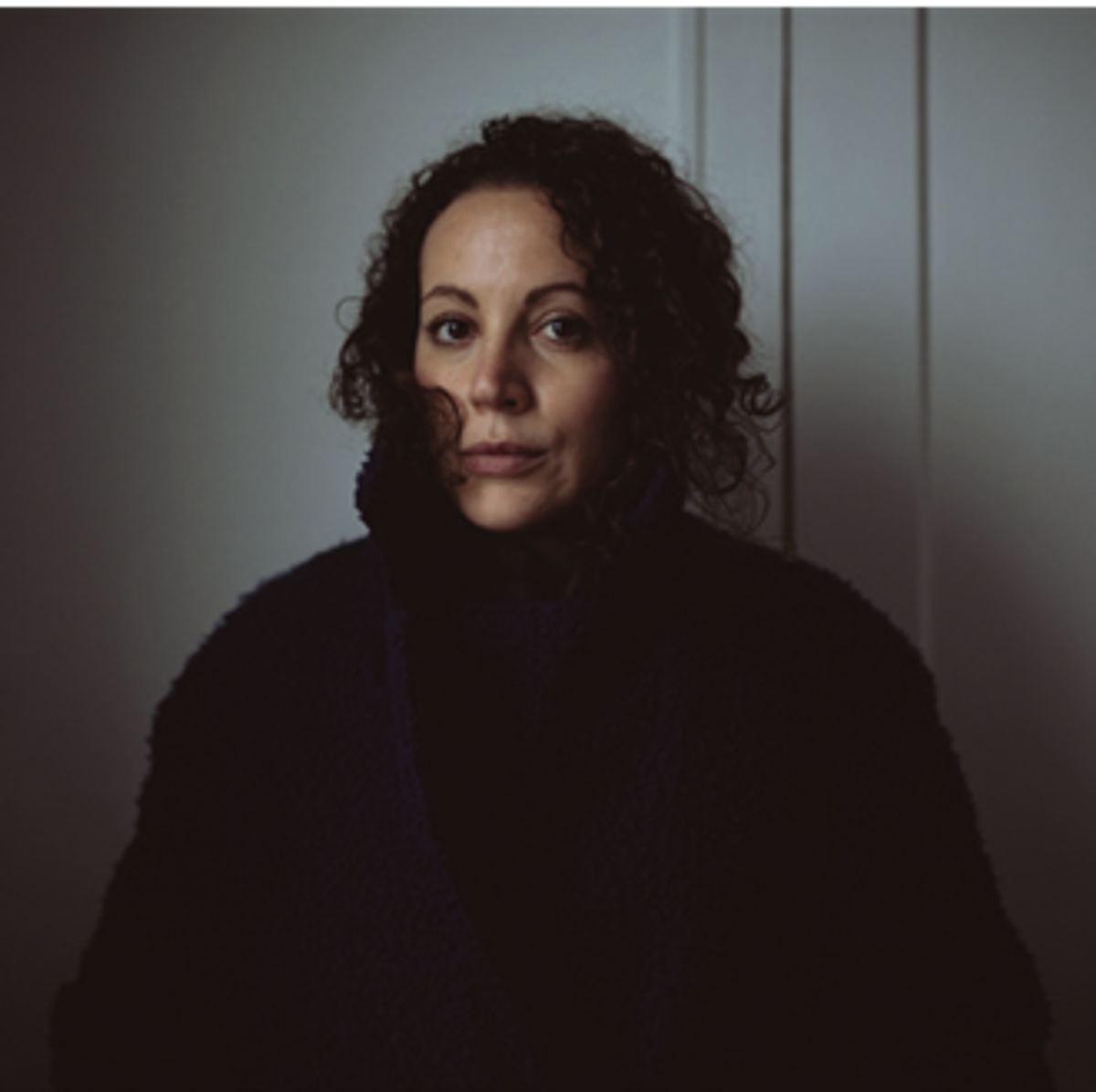 Taous R. Dahmani, commissaire invitée pour l’édition 2022 du Prix Découverte Louis Roederer. © Lynn S.K