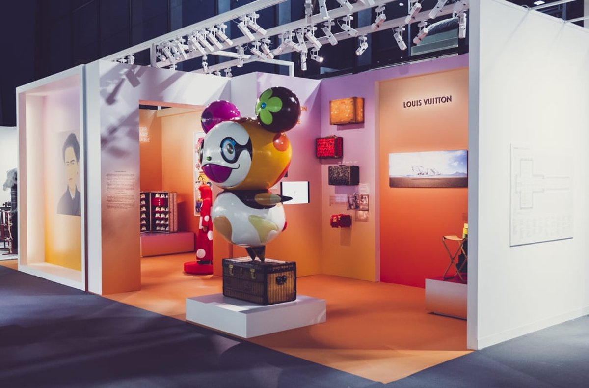 Stand Louis Vuitton sur la foire Paris+ par Art Basel. Courtesy Louis Vuitton