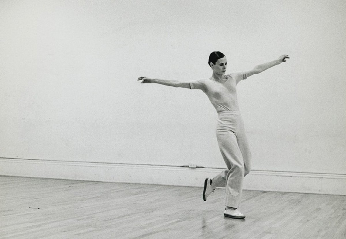 Lucinda Childs, Congeries on Edges for 20 Obliques, 1975, chorégraphie.
© Lucinda Childs. Courtesy de la médiathèque du CN D. Photo Babette Mangolte