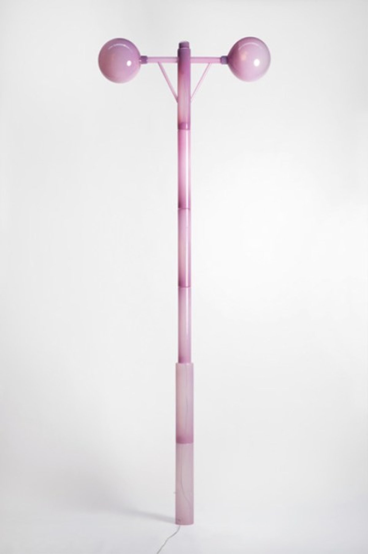 JAM (Joe Halligan, Dan Waterstone et Adam Willis), lampadaire Lamppost, verre soufflé. Courtesy des artistes et de la galerie kreo, Paris