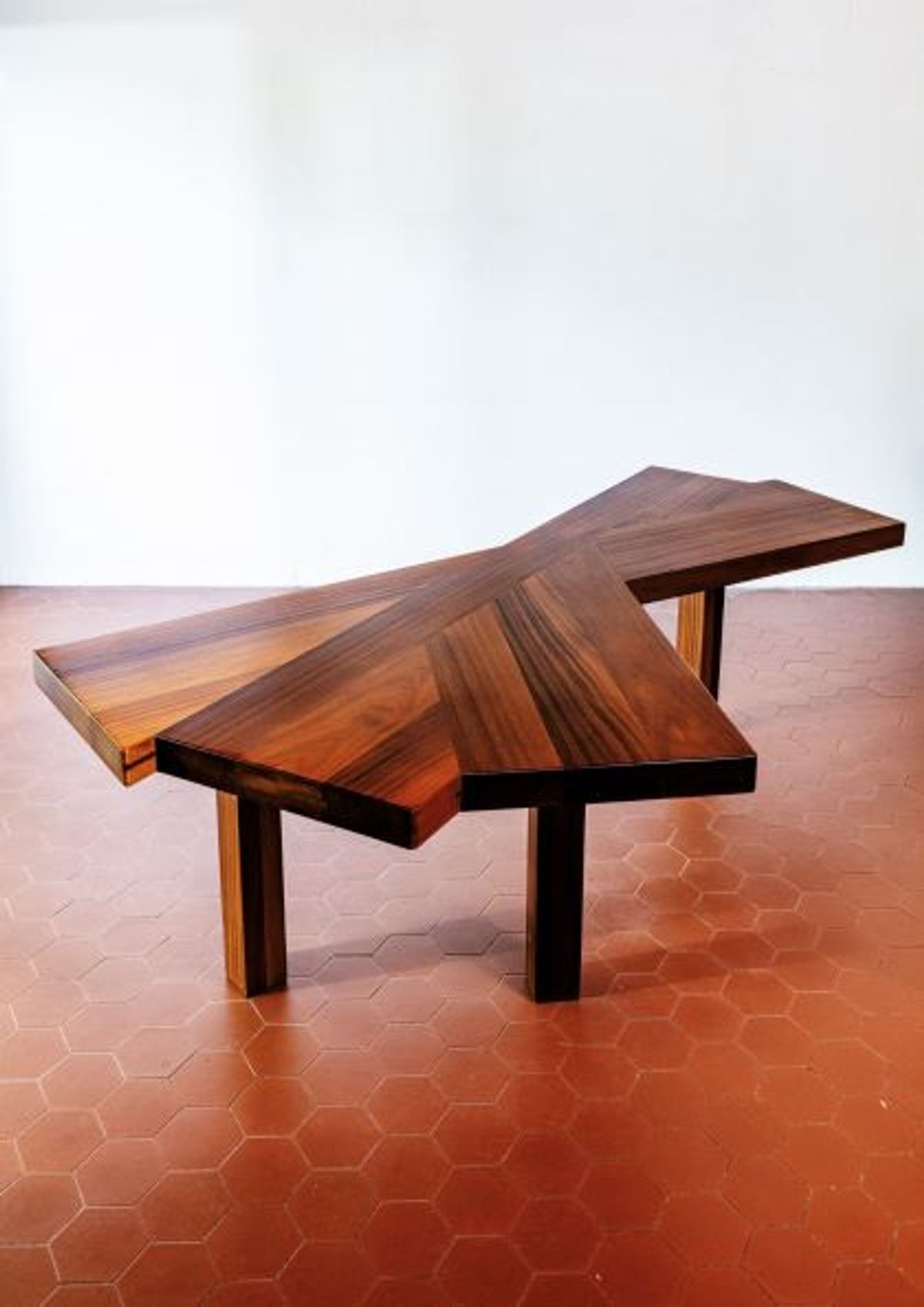 Charlotte Perriand, table Éventail, 1973. Courtesy Sotheby’s, D.R.
