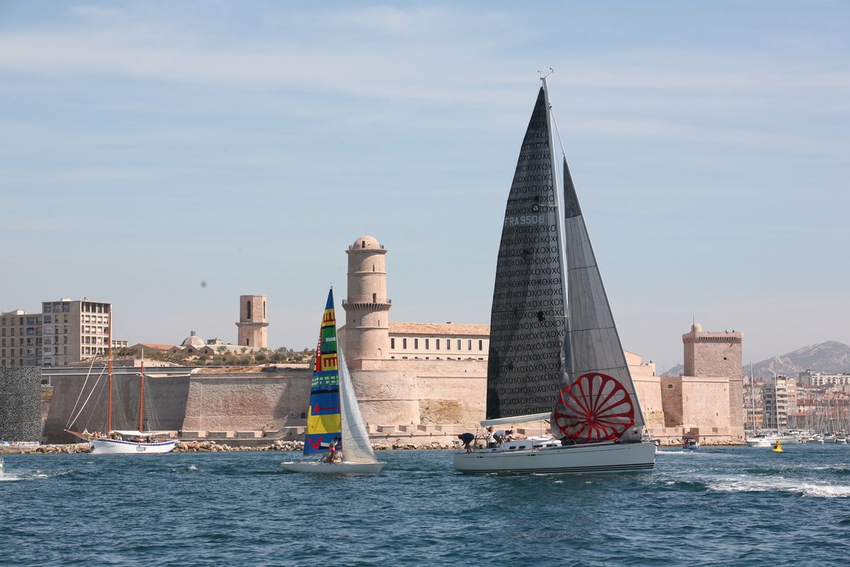 Philip Metten, Ouragan, Karl Holmqvist, Luca Vitone, Avec le vent..., Marseille, 2016. © Curious037 et les artistes