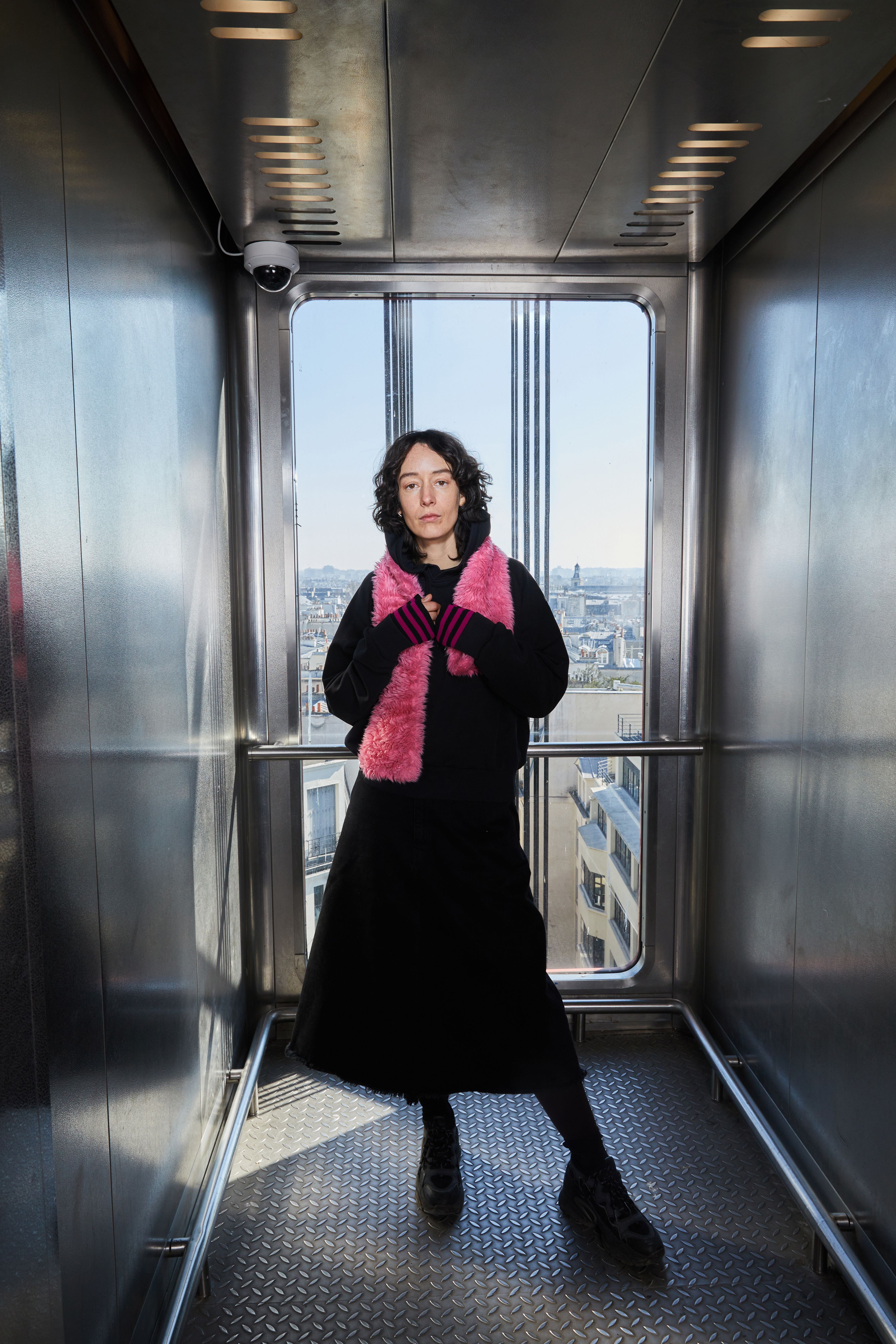 Mimosa Echard, lauréate du prix Marcel Duchamp 2022, au Centre Pompidou. © Hugues Lawson-Body