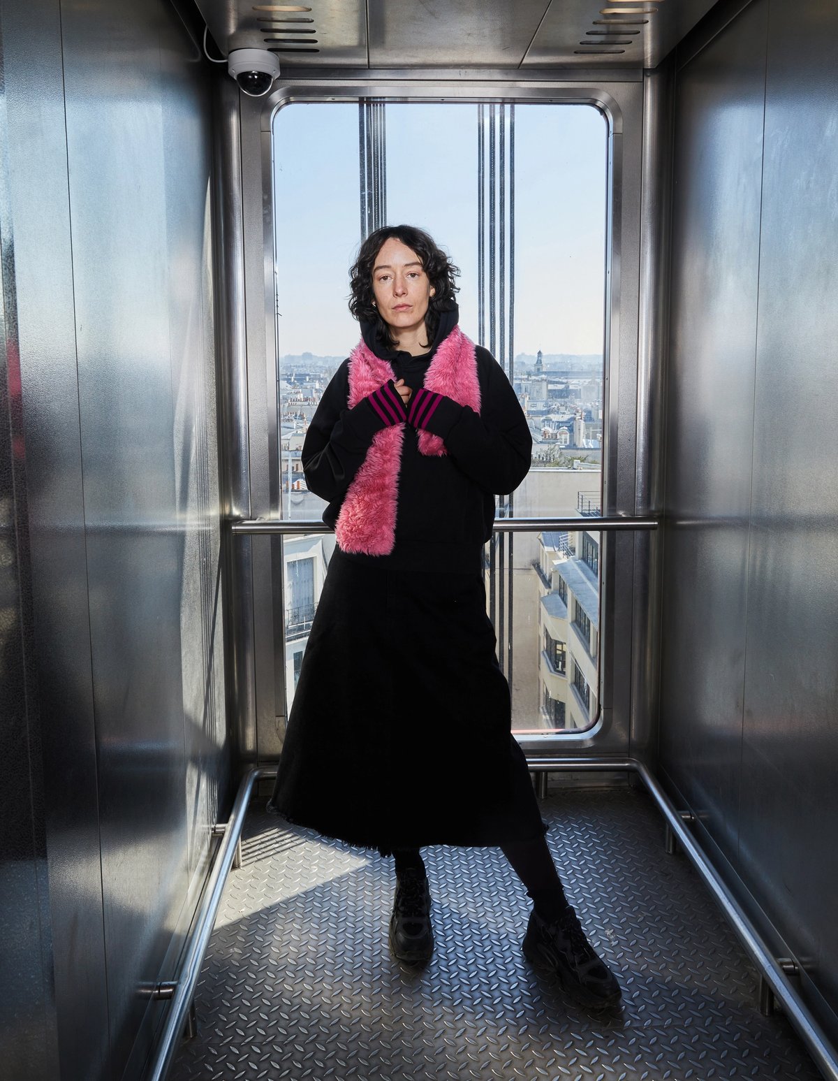 Mimosa Echard, lauréate du prix Marcel Duchamp 2022, au Centre Pompidou. © Hugues Lawson-Body