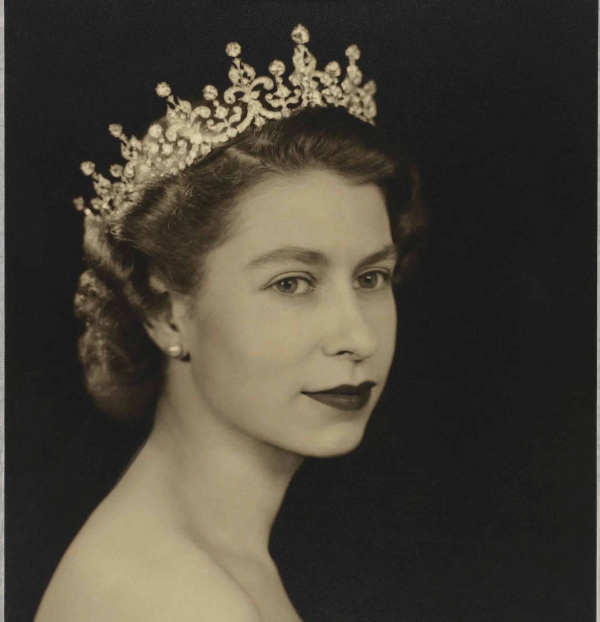 La reine Élisabeth II par Dorothy Wilding, 26 février 1952. © National Portrait Gallery, London