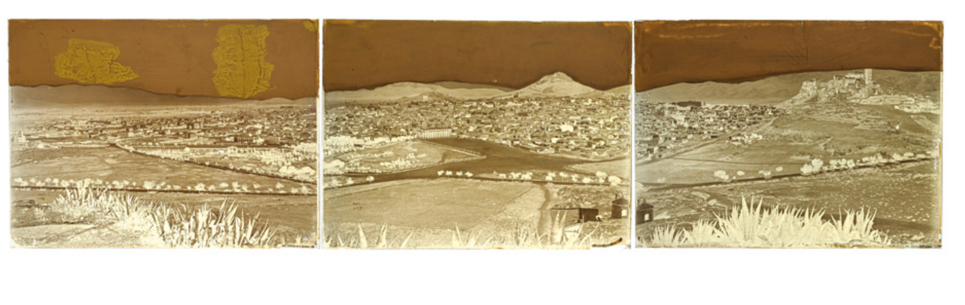 Félix Bonfils, Panorama d’Athènes en trois parties, entre 1867 et 1875, trois négatifs au collodion humide sur plaques de verre. © De Baeque et Associés