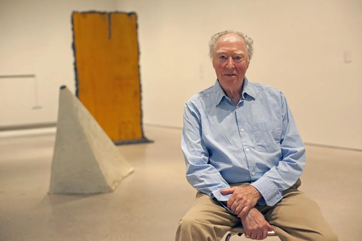 Michael Snow dans son exposition au Musée des beaux-arts de l'Ontario, à Toronto, en 2012. D.R.