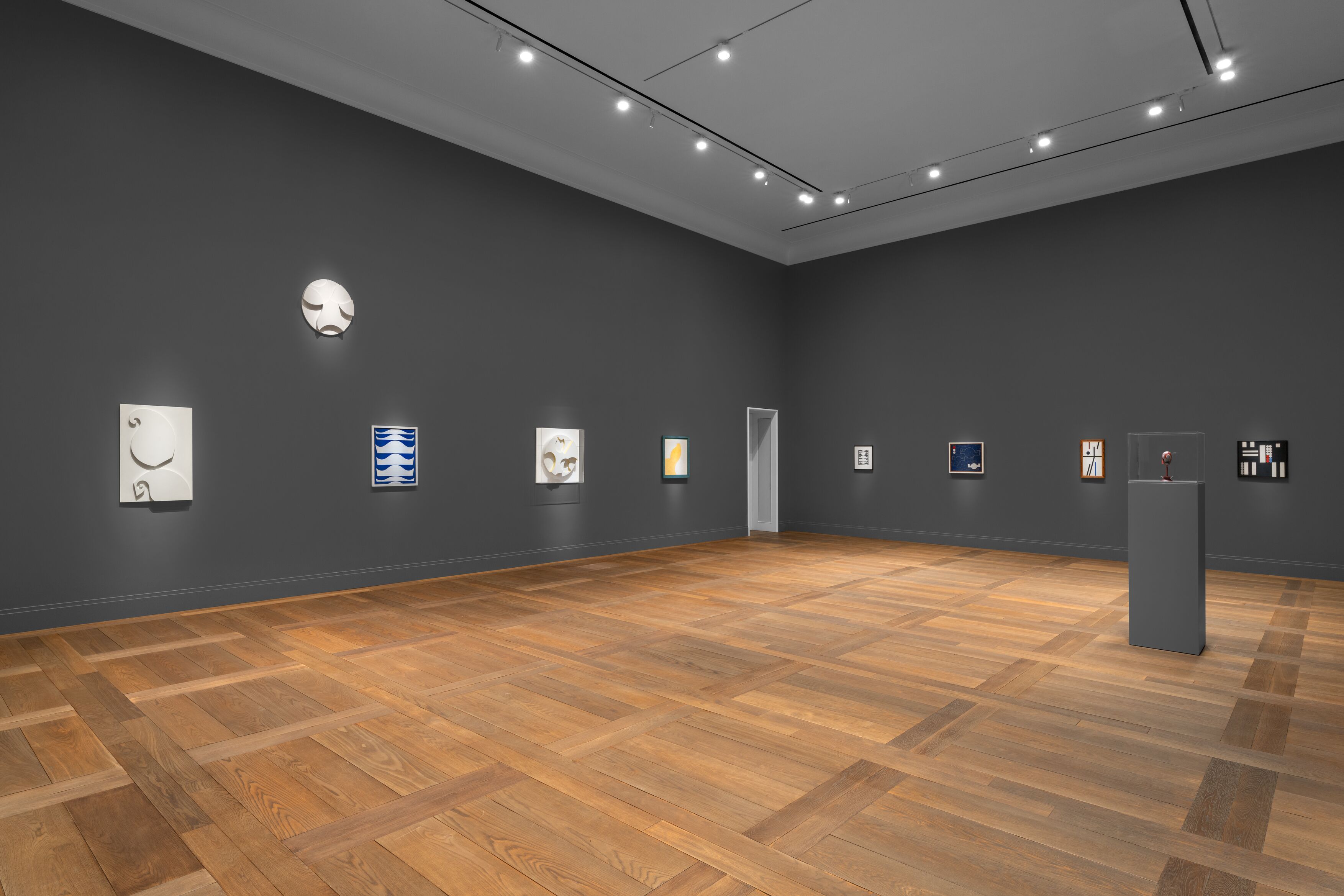 Vue de l’exposition « Sophie Taeuber-Arp. La règle des courbes / The Rule of Curves », Hauser & Wirth Paris, 2026. © Stiftung Arp e.V., Berlin/Rolandswerth. Courtesy Stiftung Arp e.V., Berlin/Rolandswerth and Hauser & Wirth. Photo Nicolas Brasseur