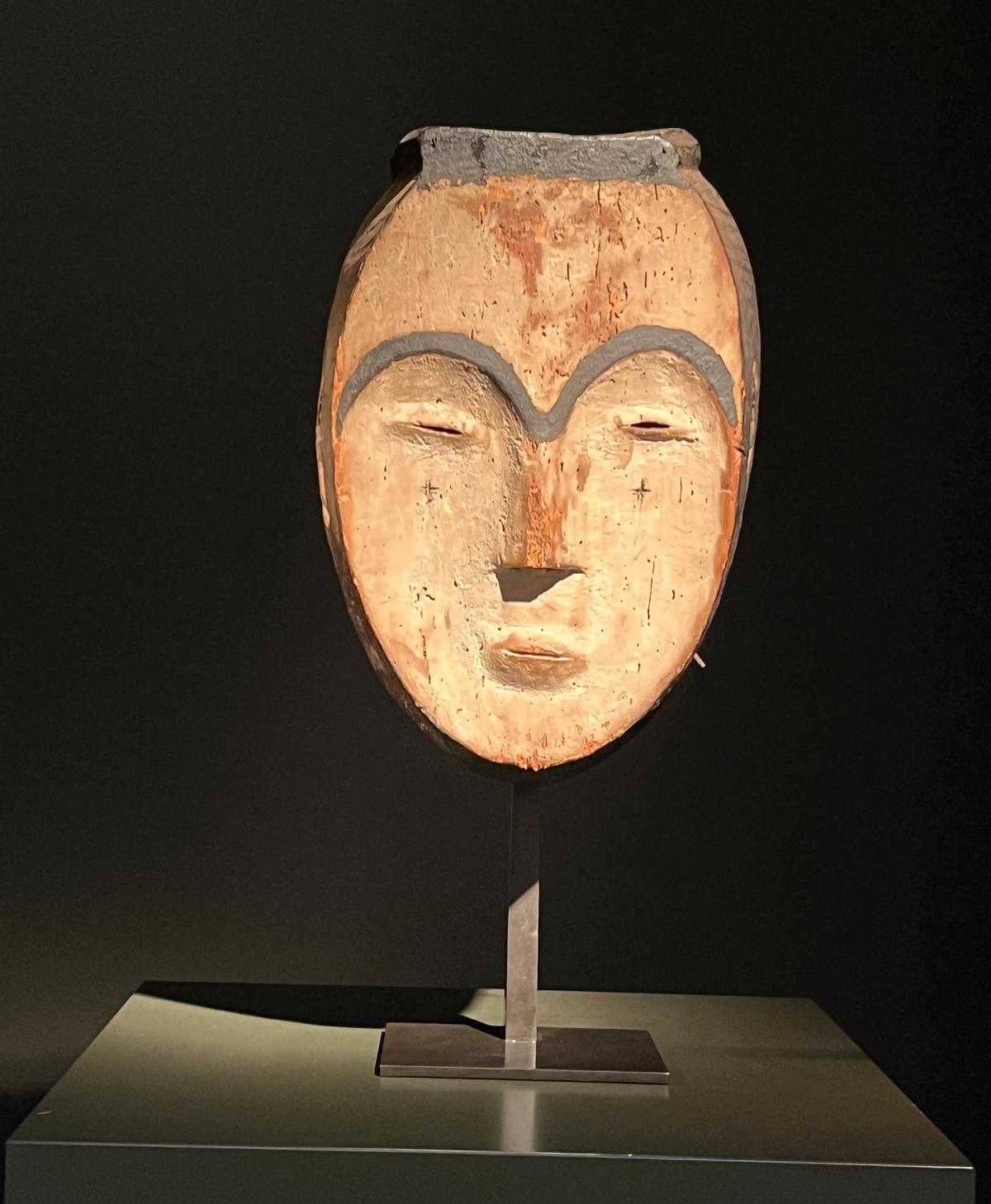 Masque Fang proposé chez Yann Ferrandin. Photo B.G.-S.