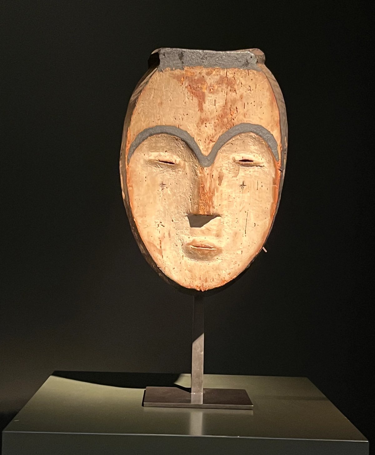 Masque Fang proposé chez Yann Ferrandin. Photo B.G.-S.