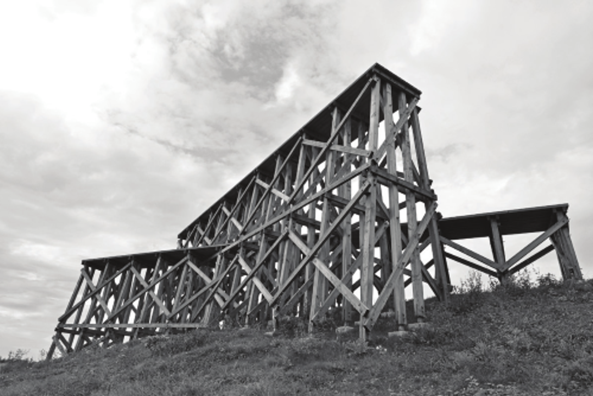 Oscar Tuazon, Un pont sans fin, 2016. © Oscar Tuazon. Photo Samuel Cornavali