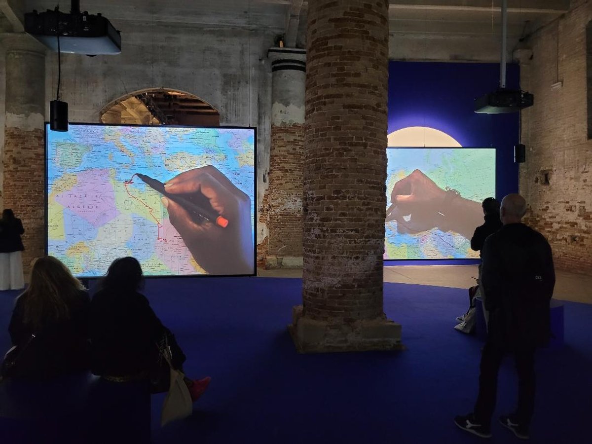 Bouchra Khalili, The Mapping Journey Project, 2008-2011, installation vidéo. Photo A.C.