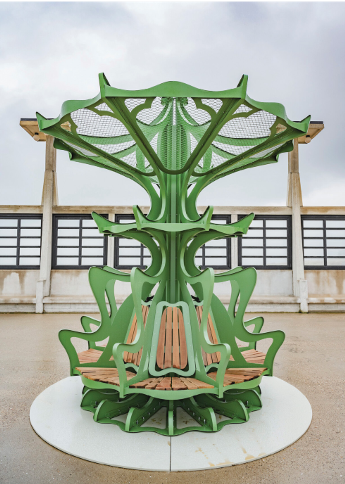 Romain Weintzem, Attentifs ensemble, 2024, Blankenberge, Triennale de Beaufort. Photo Ann-Sophie Deldycke