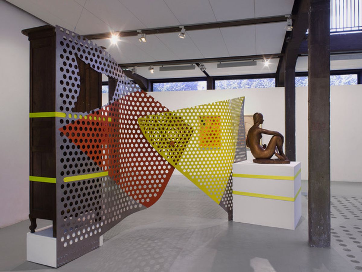 Vue de l’exposition « Jessica Stockholder : Nomadic Musings » au FRAC Normandie à Sotteville-lès-Rouen. Photo : André Morin