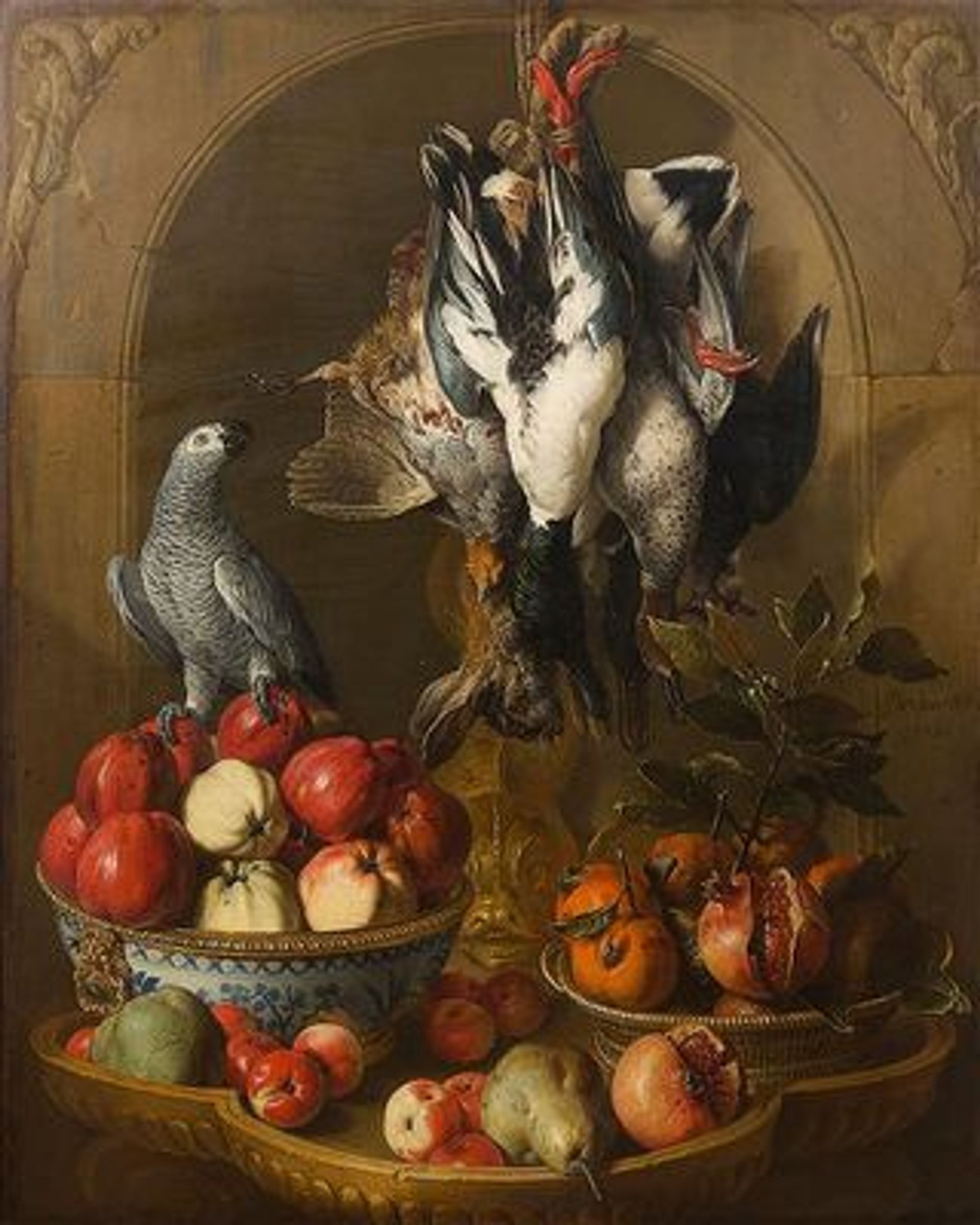Alexandre-François Desportes, Nature morte au trophée de gibier, fruits et perroquet sur fond de niche, 1716, huile sur toile, 102,5×83 cm. © Biscardieu