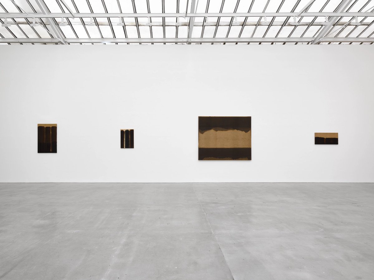 Vue de l’exposition « Yun Hyong-keun » à la galerie David Zwirner à Paris. Courtesy David Zwirner et PKM Gallery, Séoul. © Yun Seong-ryeol