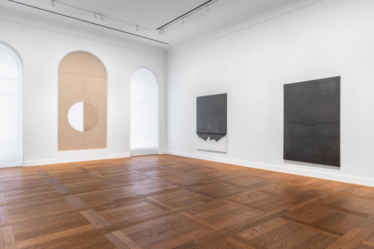 Vue de l’exposition « Matsutani » chez Hauser & Wirth Paris, 6 avril - 9 mai 2024. © Takesada Matsutani. Courtesy the artist and Hauser & Wirth. Photo : Nicolas Brasseur