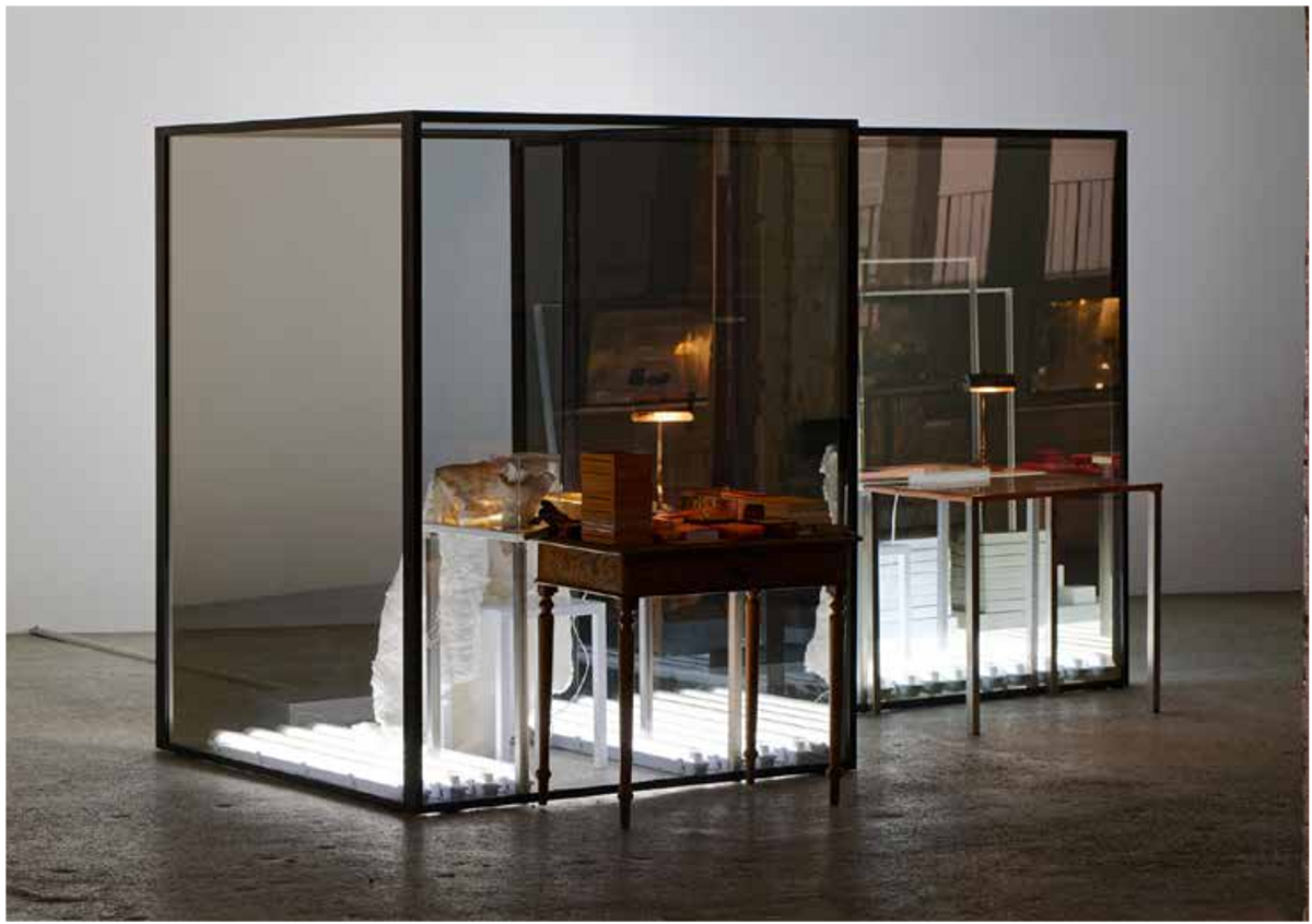 Laura Lamiel, Vous les entendez ?, 2015, installation, techniques mixtes,
Palais de Tokyo, 2023. Courtesy Palais de Tokyo. Photo Aurélien Mole