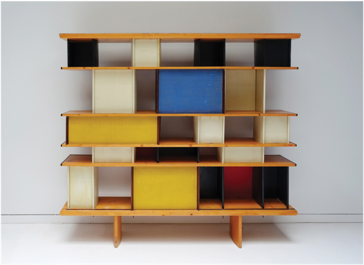 Charlotte Perriand, bibliothèque Mexique, 1952, bois et aluminium laqué.
© Jousse Entreprise
