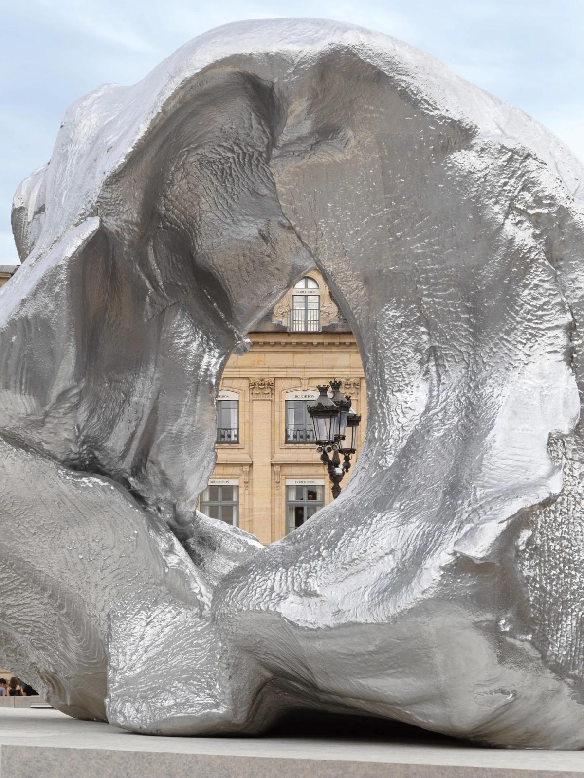 Urs Fischer, Wave, 2018, aluminium usiné et acier, 520,1 × 760,1 × 449,9 cm. © Urs Fischer. Photo Stefan Altenburger. Courtesy the artist and Gagosian