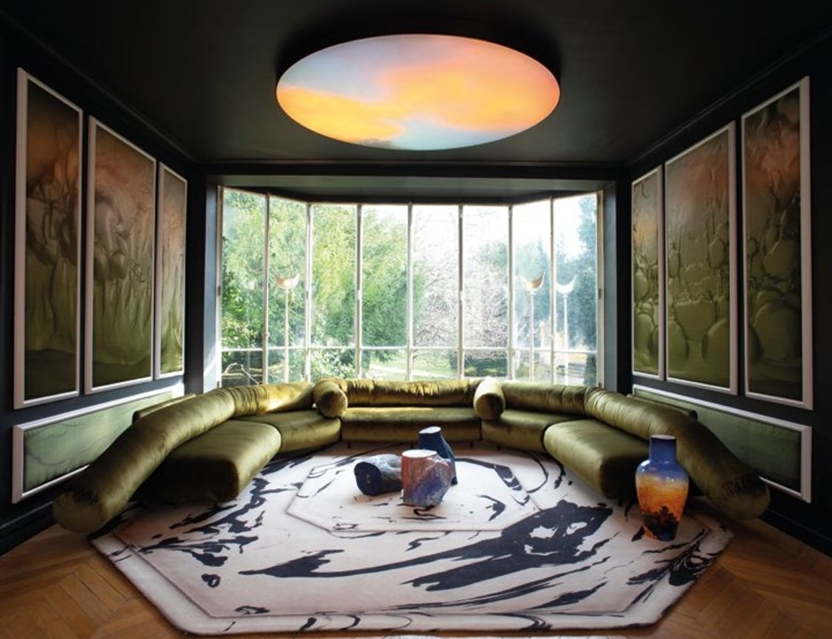 Vue du Salon de Conversation dans l’exposition « Les Salons de l’Imaginaire du Studio GGSV », Paris, pavillon d’Angiviller, 2025. © GGSV