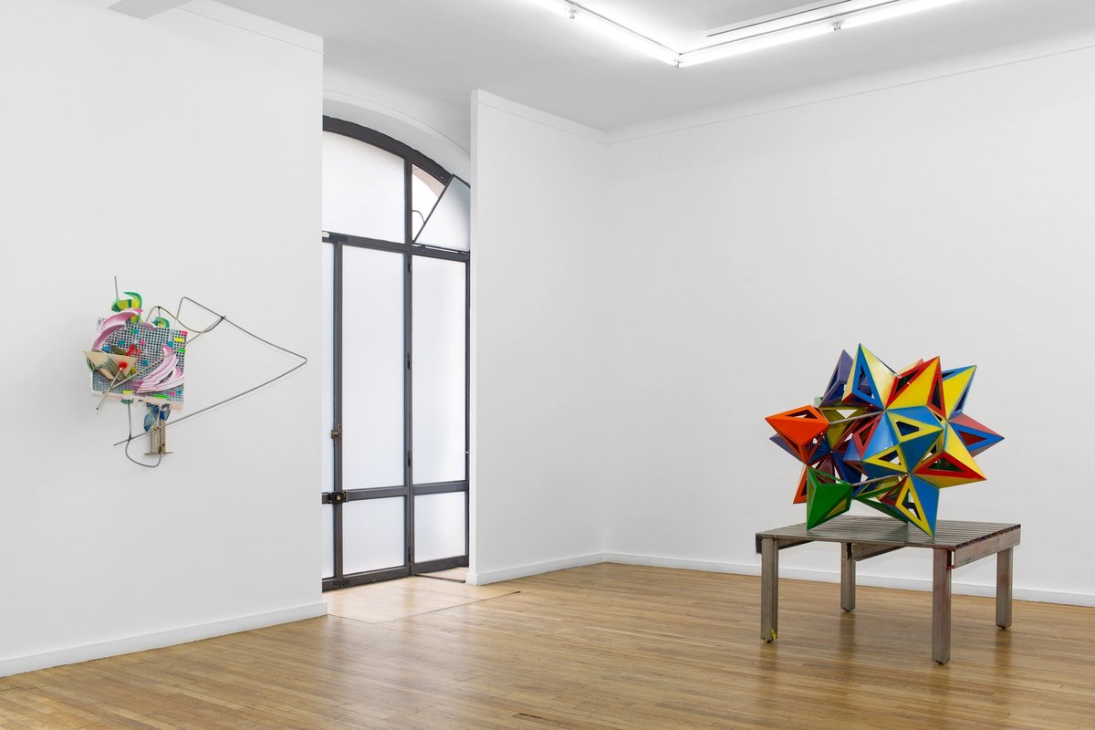 Vue de l’exposition Frank Stella à la galerie Ceysson & Bénétière à Paris. Photo : Margot Montigny