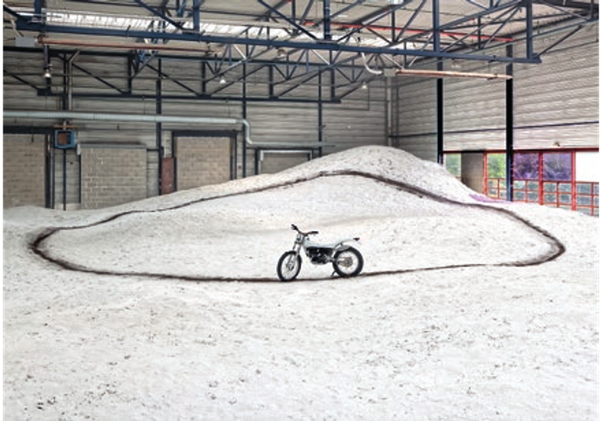 Stéphane Thidet, Le Silence d’une dune, 2019, installation.
Courtesy de l’artiste et galerie Aline Vidal, Paris ; galerie Laurence Bernard, Genève © Blaise Adilon