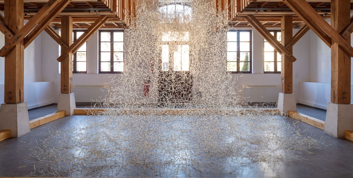 L’Arbre à palabres, installation de Carole Solvay au domaine de Chaumont-sur-Loire, 2021. © Éric Sander