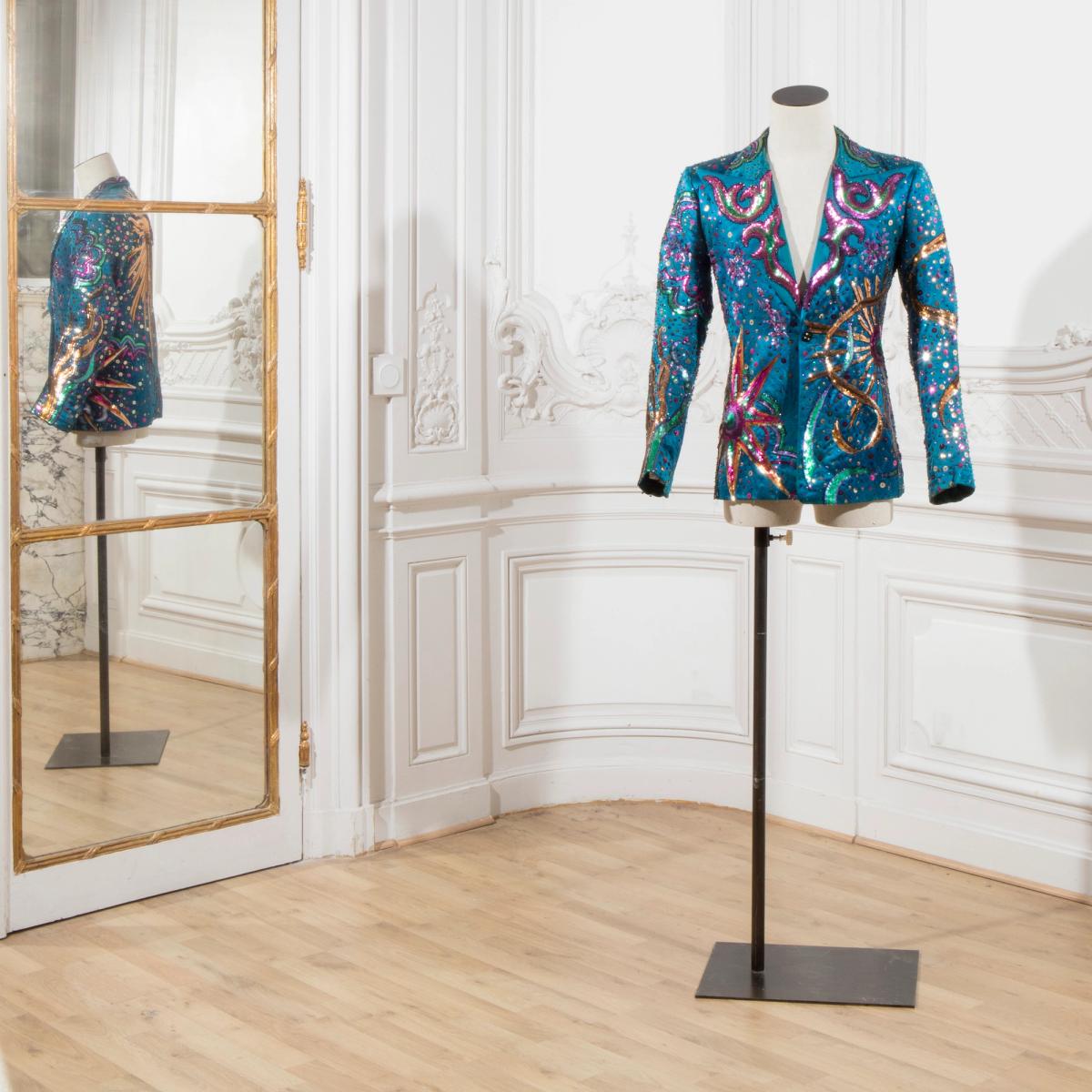 Yves Saint Laurent, collection haute couture, Printemps-Eté 1971. Veste de scène pour Johnny HALLIDAY, broderie François LESAGE. © Bonhams Cornette de Saint Cyr