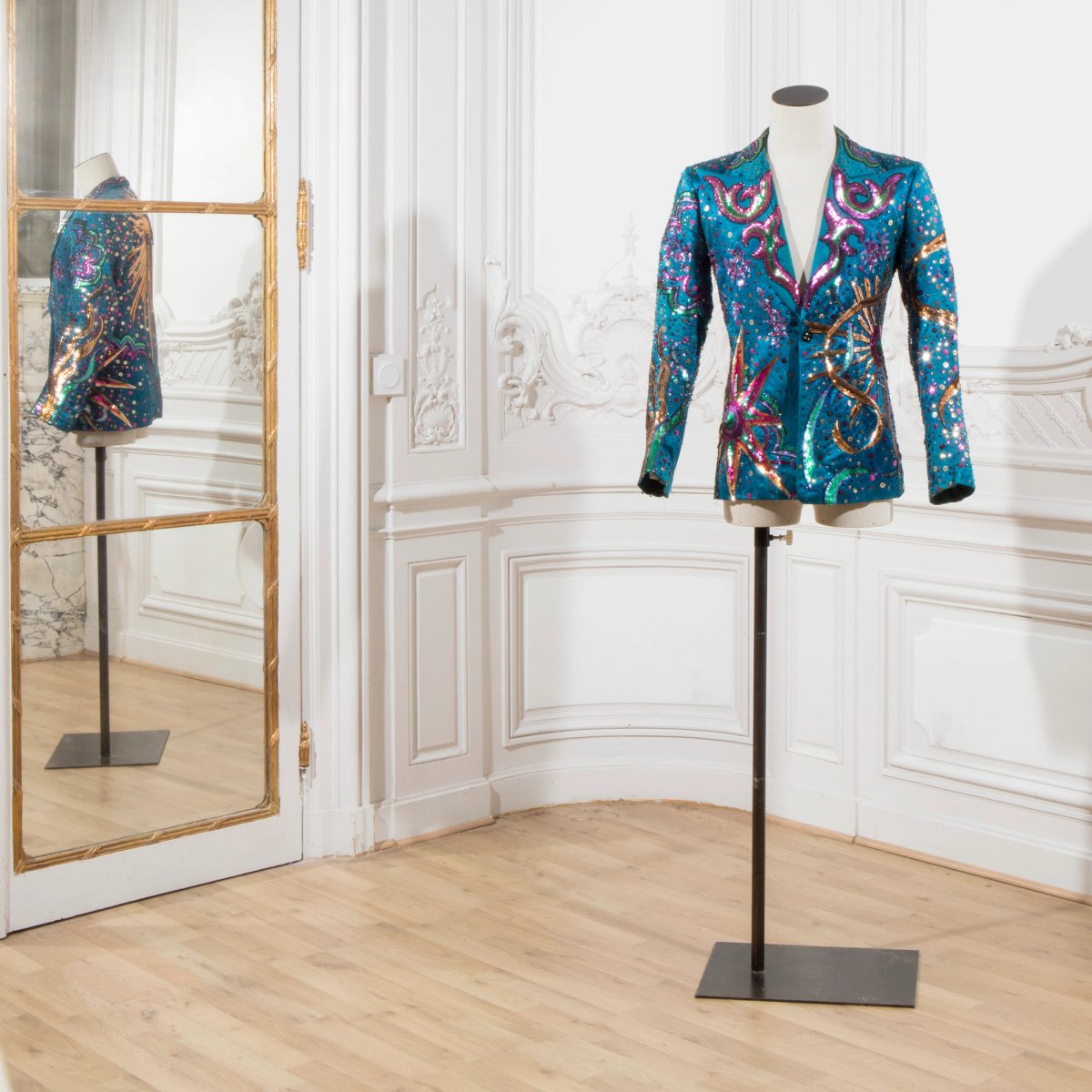 Yves Saint Laurent, collection haute couture, Printemps-Eté 1971. Veste de scène pour Johnny HALLIDAY, broderie François LESAGE. © Bonhams Cornette de Saint Cyr