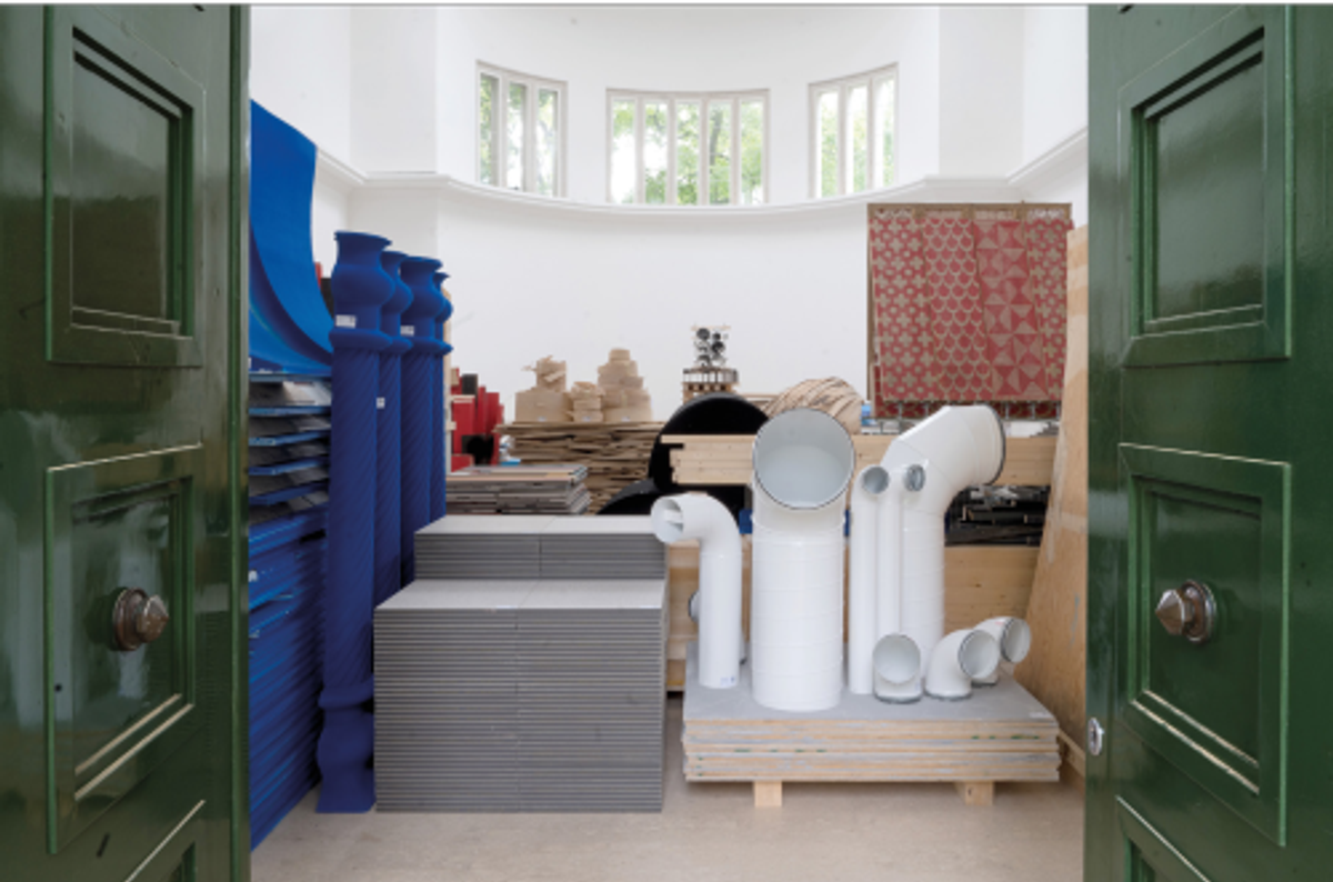 L’exposition « Open for Maintenance » dans le Pavillon allemand, Biennale d’architecture de Venise, 2023. © ARCH+ SUMMACUMFEMMER/Büro Juliane Greb